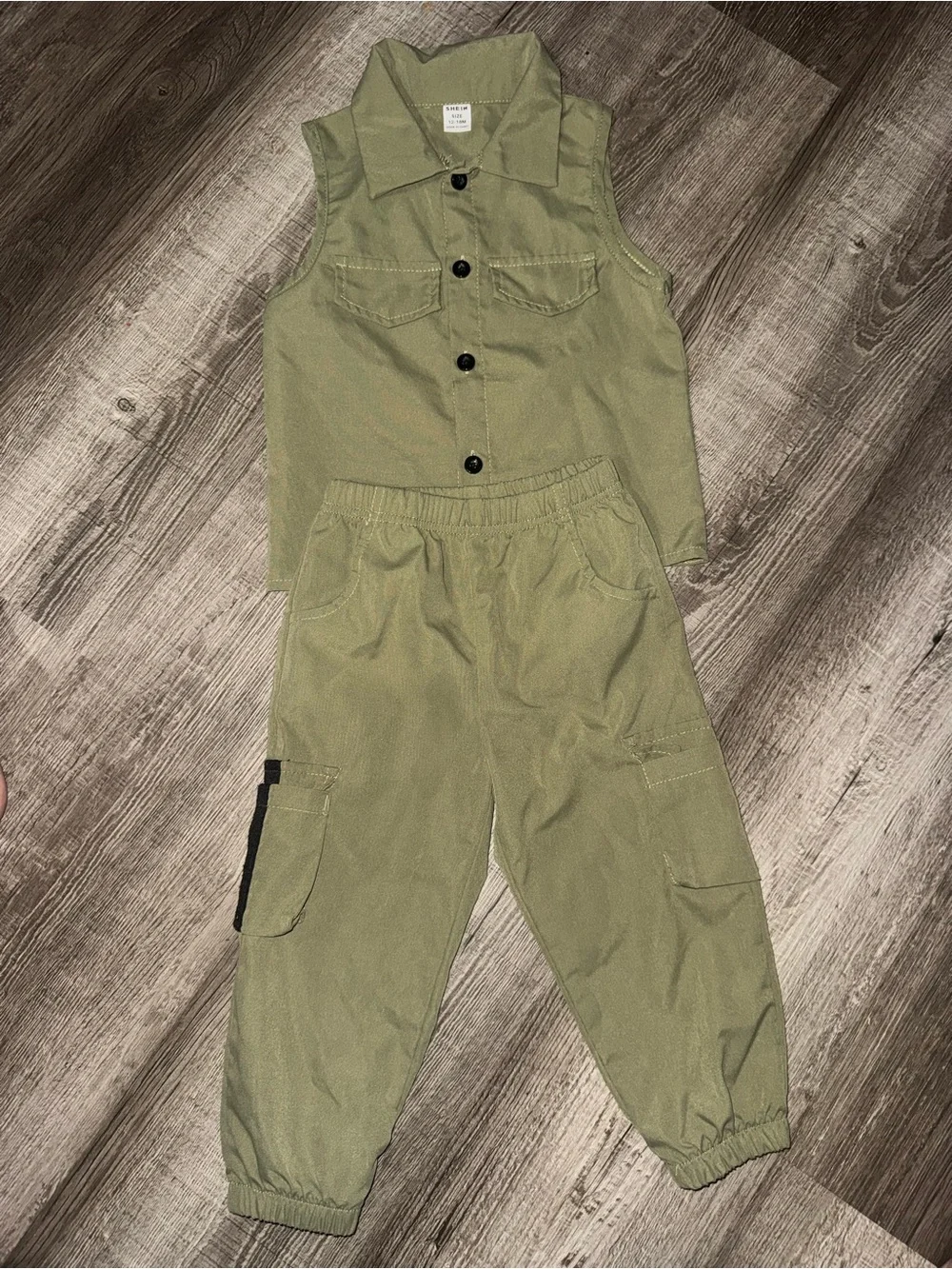 SHEIN Boys Sporty Workwear 2 Piece Set In Olive Green Size 12-18 Months